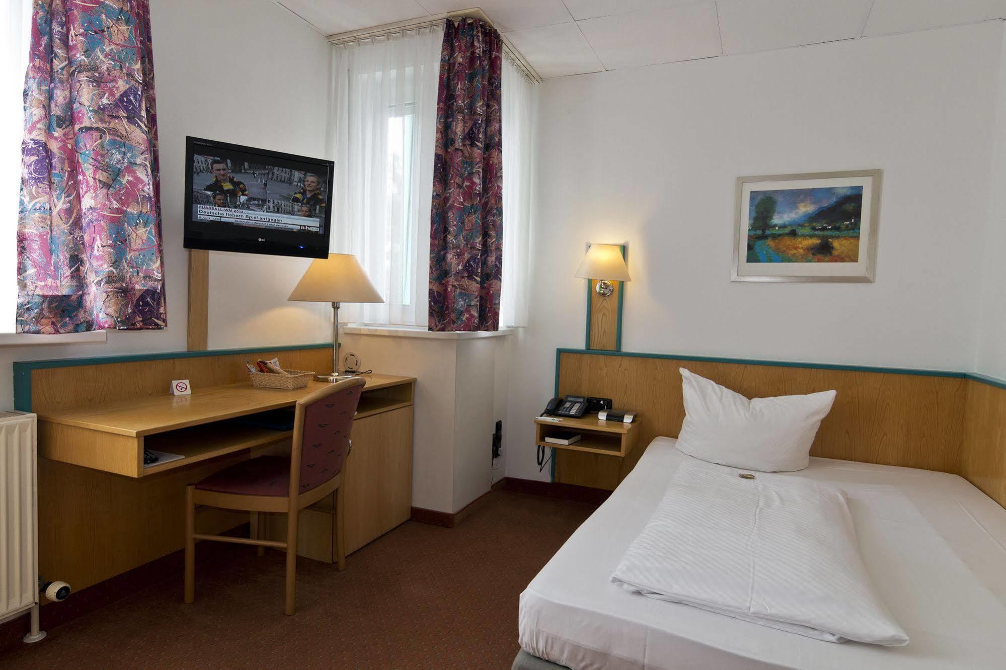Hotel Alpha Norimberga Esterno foto